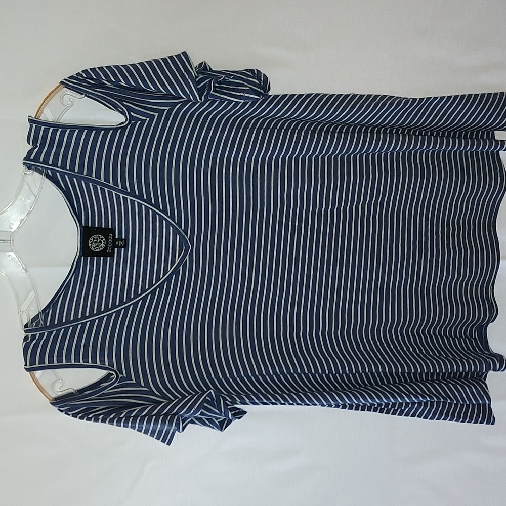 Bobeau flowy top